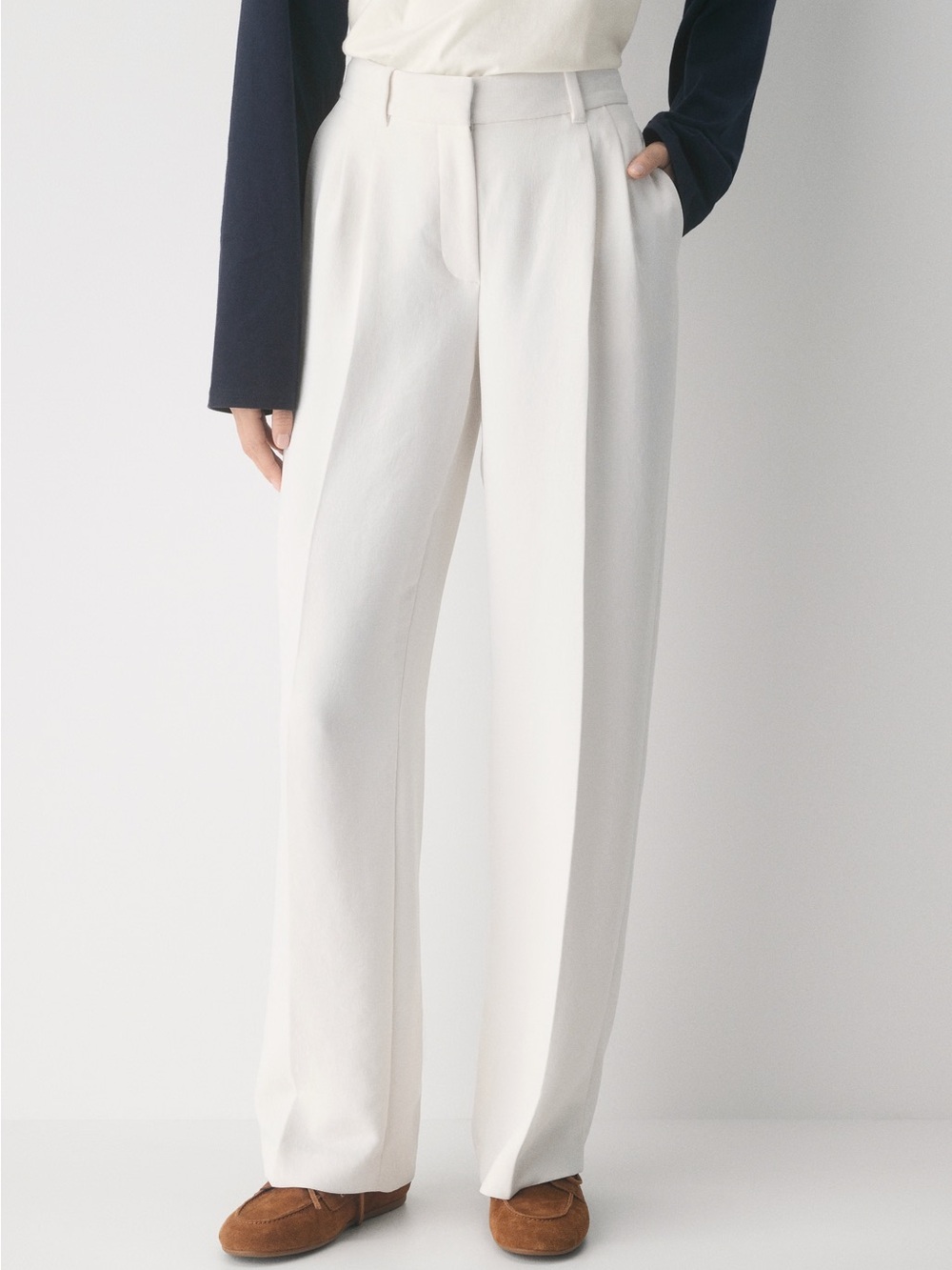 Aritzia Wilfred Effortless White Cream Trousers Slacks Draped Pants Pleated